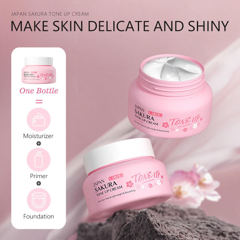 كريم ترطيب للوجه لتفتيح البشرة - مراجعة Skincare Glow وسعره