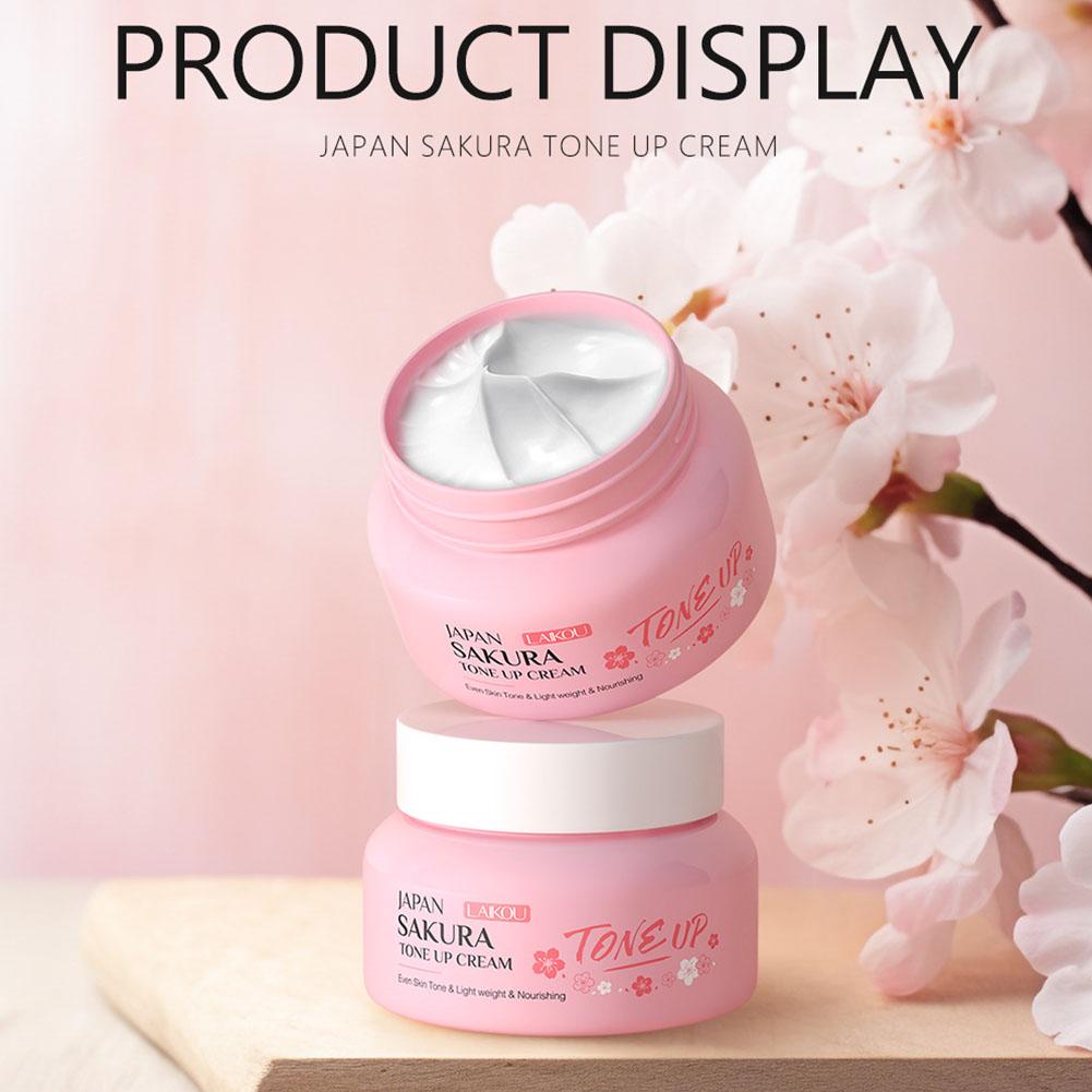 كريم ترطيب للوجه لتفتيح البشرة - مراجعة Skincare Glow وسعره